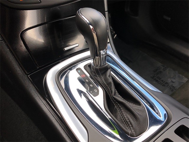 Buick Regal Vehicle Full-screen Gallery Image 26