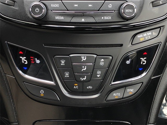 Buick Regal Vehicle Full-screen Gallery Image 27