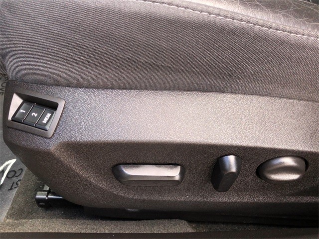 Buick Regal Vehicle Full-screen Gallery Image 29