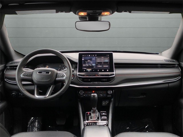 Jeep Compass Vehicle Full-screen Gallery Image 12