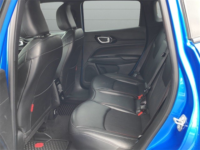 Jeep Compass Vehicle Full-screen Gallery Image 16