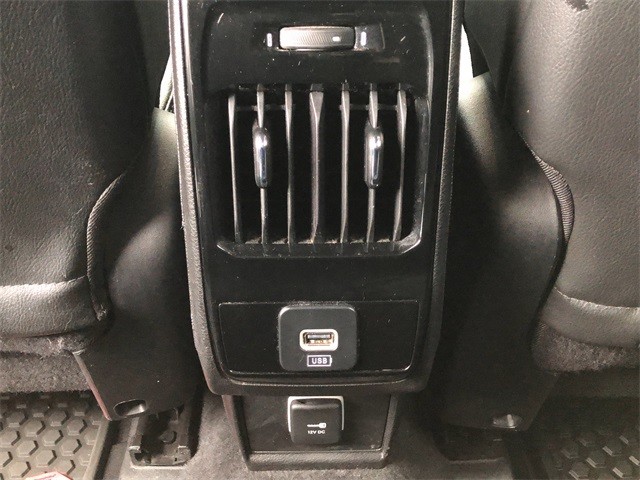 Jeep Compass Vehicle Full-screen Gallery Image 17