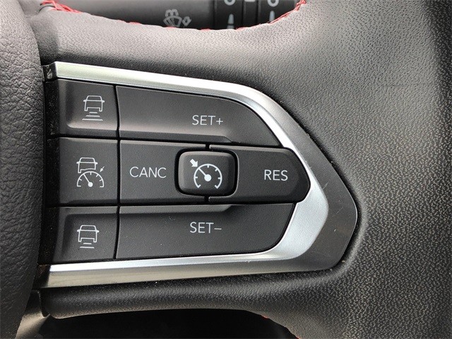 Jeep Compass Vehicle Full-screen Gallery Image 18
