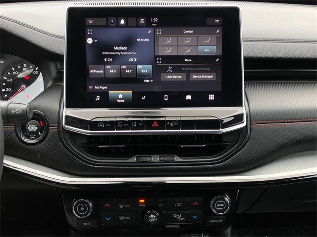 Jeep Compass Vehicle Full-screen Gallery Image 21