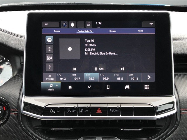 Jeep Compass Vehicle Full-screen Gallery Image 22