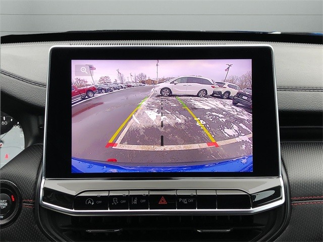 Jeep Compass Vehicle Full-screen Gallery Image 23