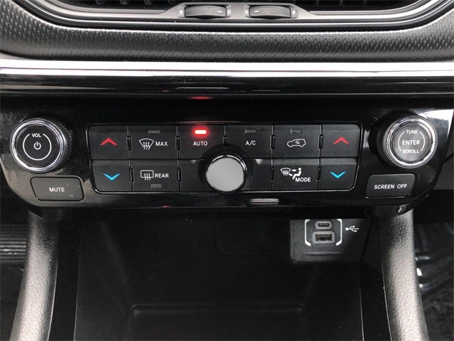 Jeep Compass Vehicle Full-screen Gallery Image 26