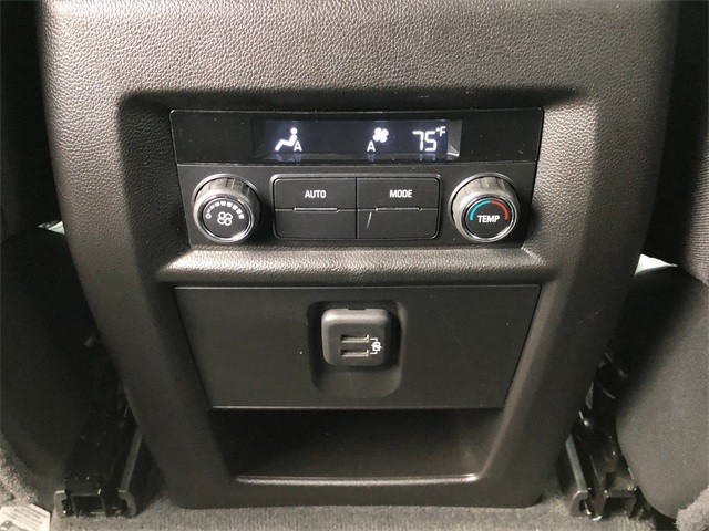 Chevrolet Traverse Vehicle Full-screen Gallery Image 17