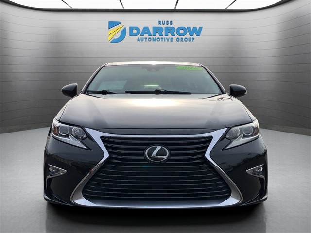 Lexus ES Vehicle Full-screen Gallery Image 8