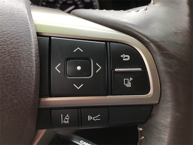 Lexus ES Vehicle Full-screen Gallery Image 18