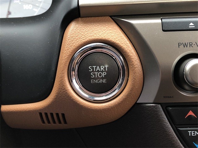 Lexus ES Vehicle Full-screen Gallery Image 24