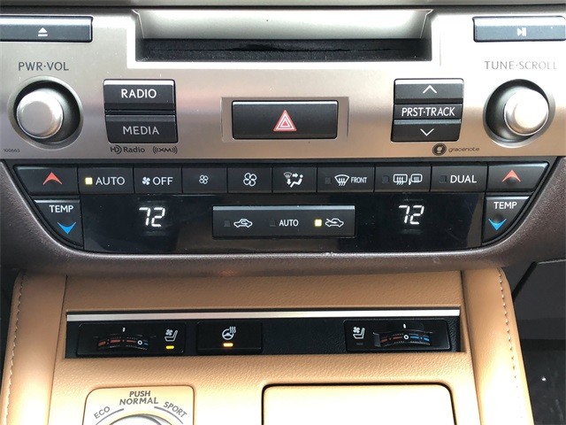 Lexus ES Vehicle Full-screen Gallery Image 26