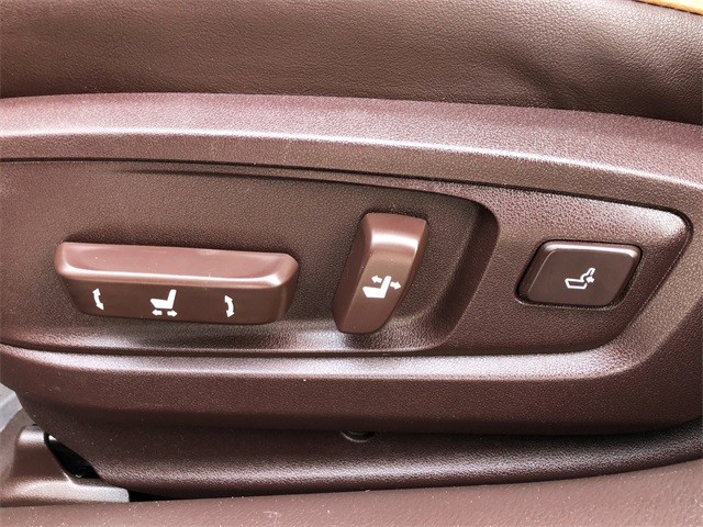 Lexus ES Vehicle Full-screen Gallery Image 28
