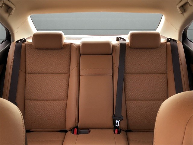 Lexus ES Vehicle Full-screen Gallery Image 29