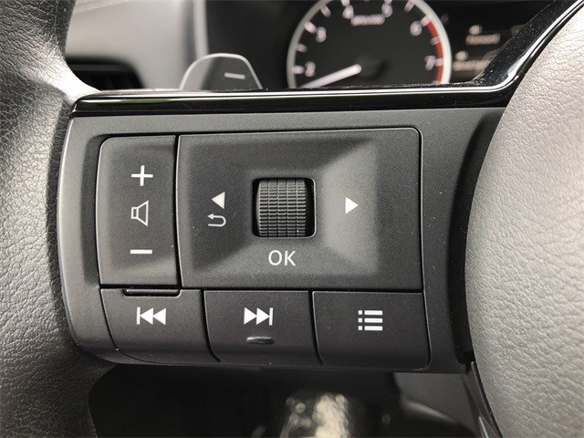 Nissan Rogue Vehicle Full-screen Gallery Image 9