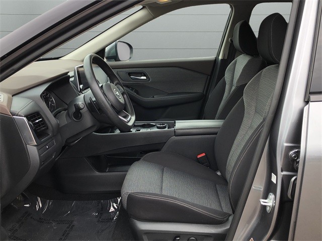 Nissan Rogue Vehicle Full-screen Gallery Image 10