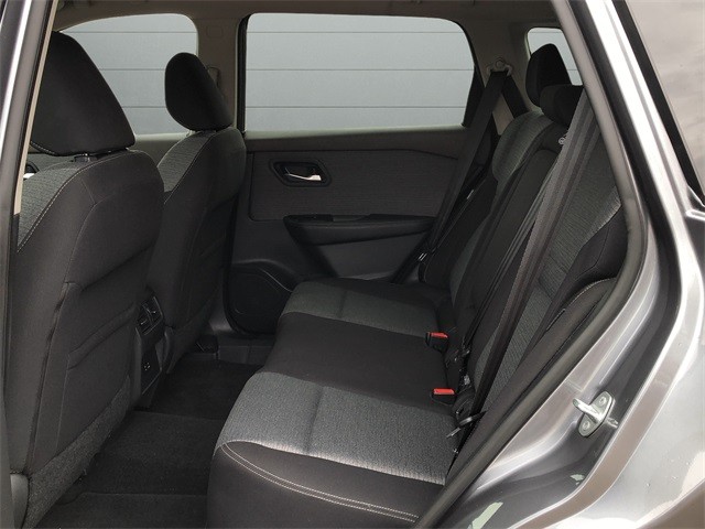 Nissan Rogue Vehicle Full-screen Gallery Image 16