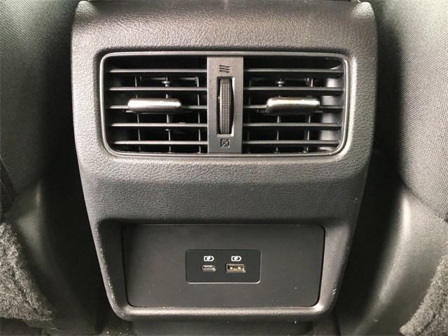 Nissan Rogue Vehicle Full-screen Gallery Image 17