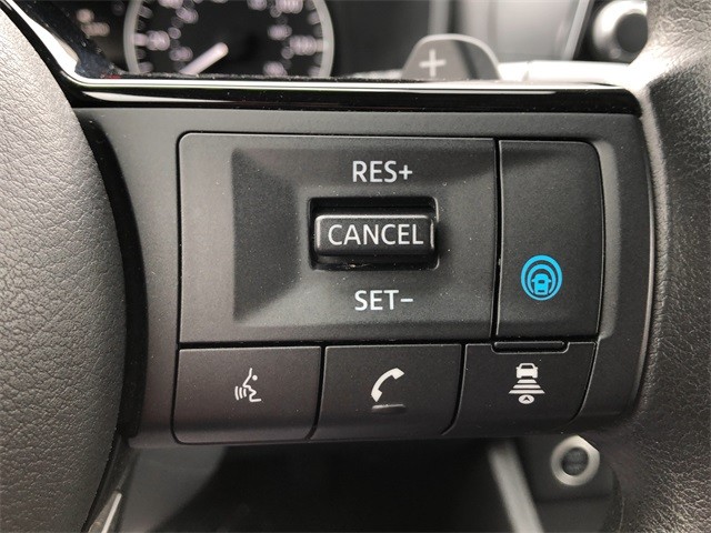 Nissan Rogue Vehicle Full-screen Gallery Image 18