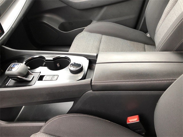 Nissan Rogue Vehicle Full-screen Gallery Image 20