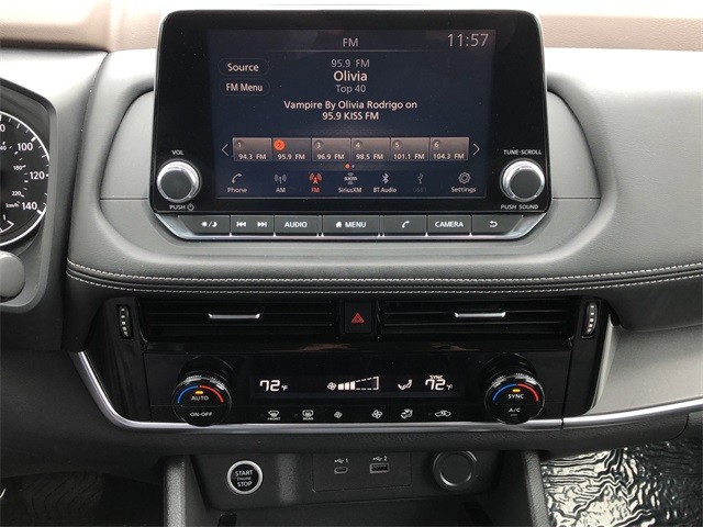 Nissan Rogue Vehicle Full-screen Gallery Image 21