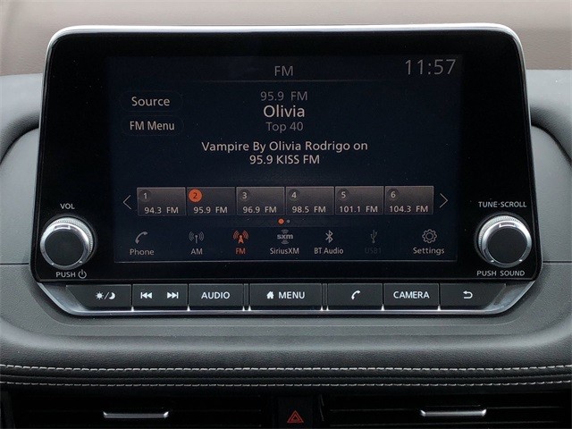 Nissan Rogue Vehicle Full-screen Gallery Image 22