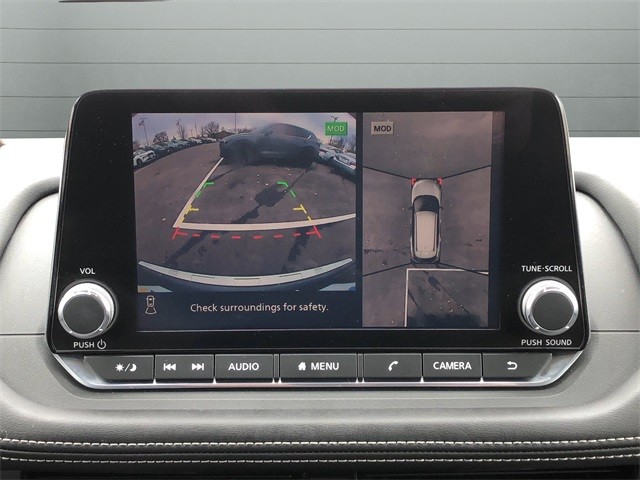 Nissan Rogue Vehicle Full-screen Gallery Image 23