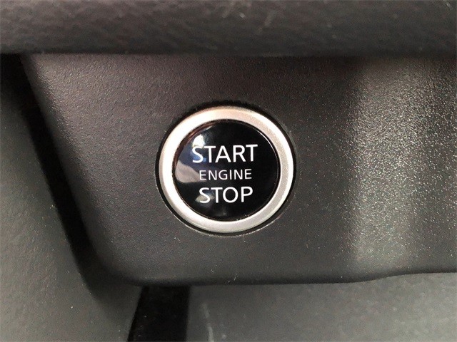 Nissan Rogue Vehicle Full-screen Gallery Image 24