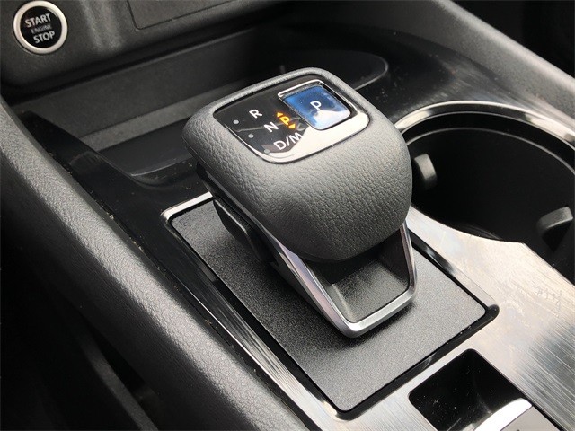 Nissan Rogue Vehicle Full-screen Gallery Image 25