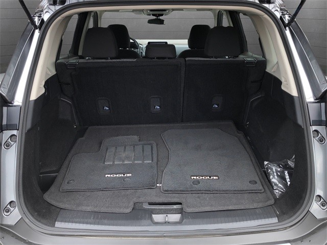Nissan Rogue Vehicle Full-screen Gallery Image 27