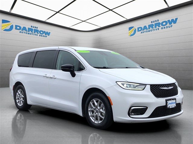 Chrysler Pacifica Vehicle Full-screen Gallery Image 7