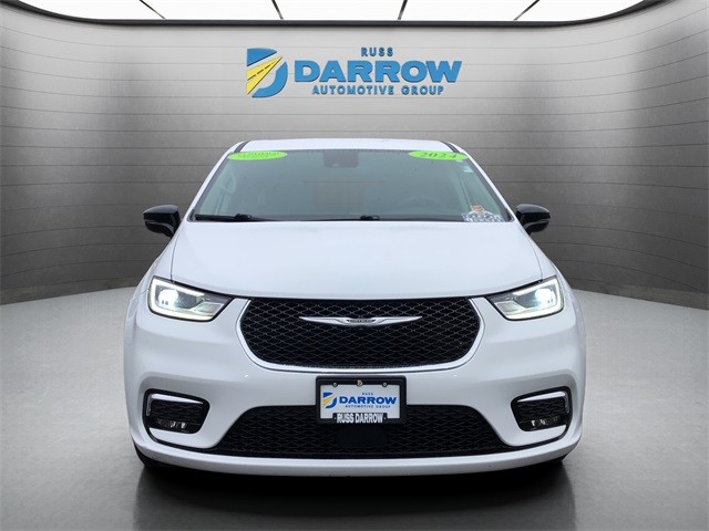 Chrysler Pacifica Vehicle Full-screen Gallery Image 8