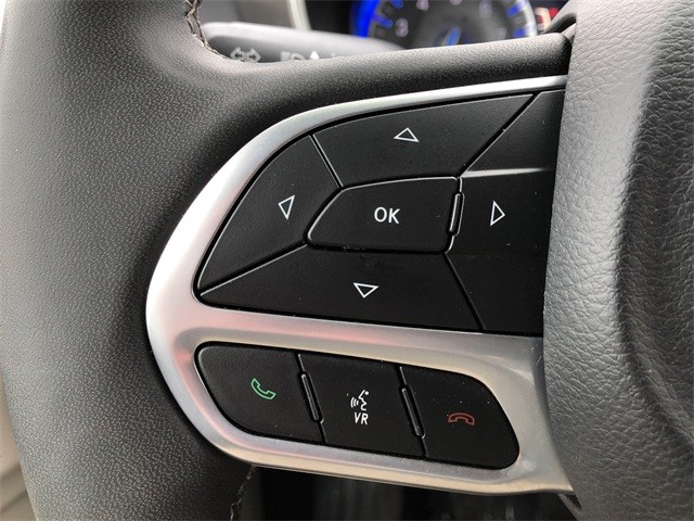 Chrysler Pacifica Vehicle Full-screen Gallery Image 9