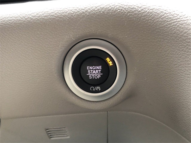 Chrysler Pacifica Vehicle Full-screen Gallery Image 22