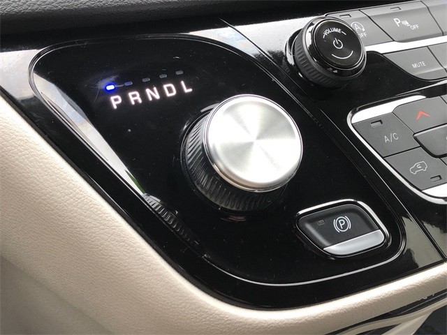 Chrysler Pacifica Vehicle Full-screen Gallery Image 23