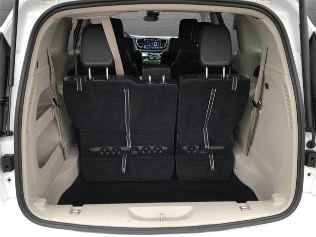 Chrysler Pacifica Vehicle Full-screen Gallery Image 25