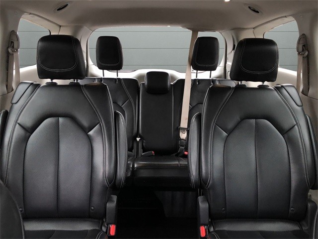 Chrysler Pacifica Vehicle Full-screen Gallery Image 27