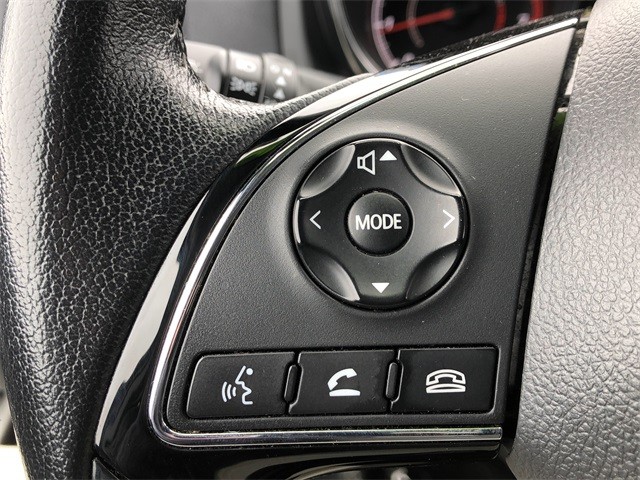 Mitsubishi Outlander Sport Vehicle Full-screen Gallery Image 9