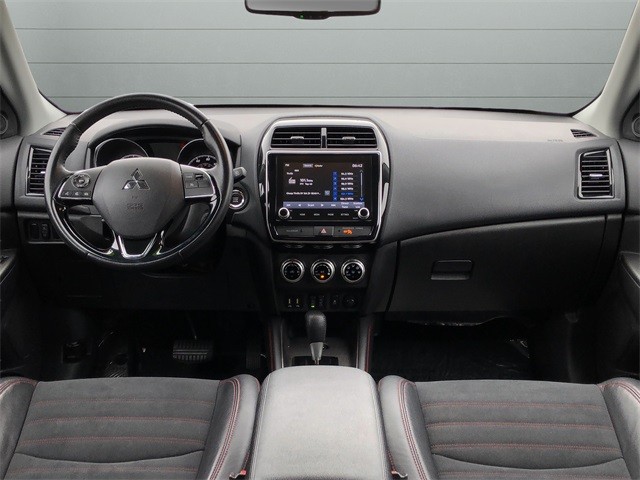 Mitsubishi Outlander Sport Vehicle Full-screen Gallery Image 12