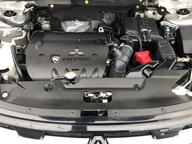 Mitsubishi Outlander Sport Vehicle Full-screen Gallery Image 19