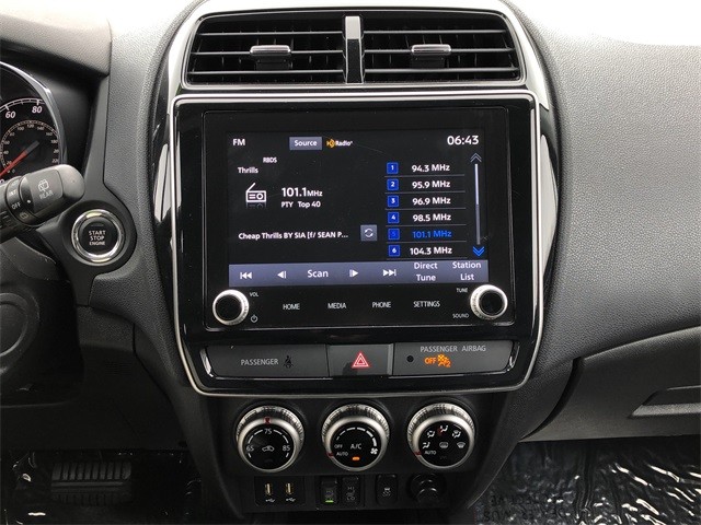 Mitsubishi Outlander Sport Vehicle Full-screen Gallery Image 21