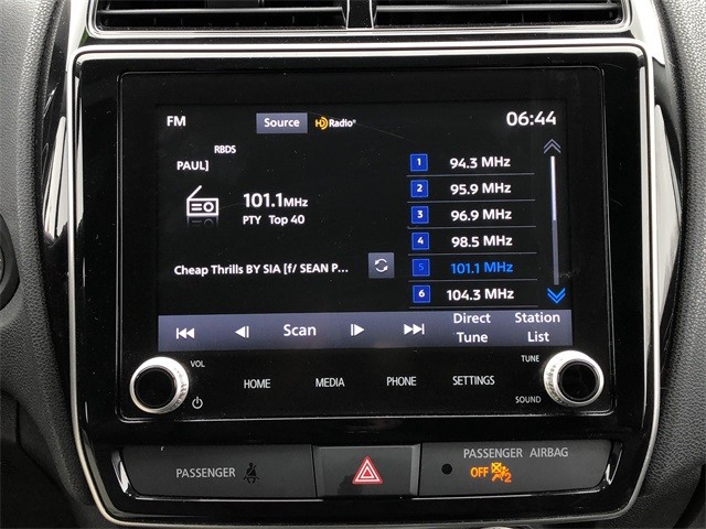 Mitsubishi Outlander Sport Vehicle Full-screen Gallery Image 22