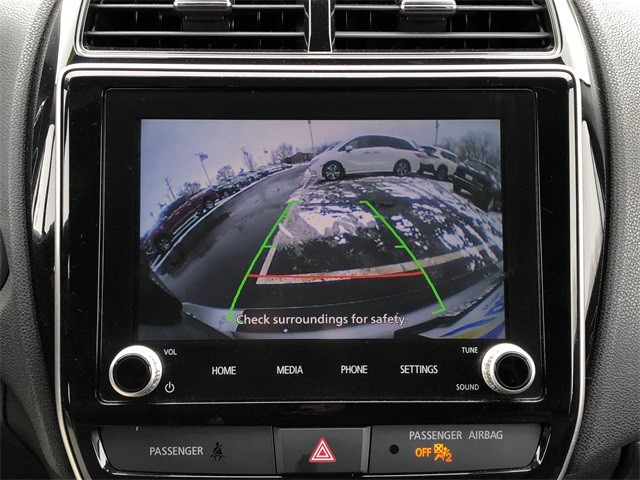 Mitsubishi Outlander Sport Vehicle Full-screen Gallery Image 23