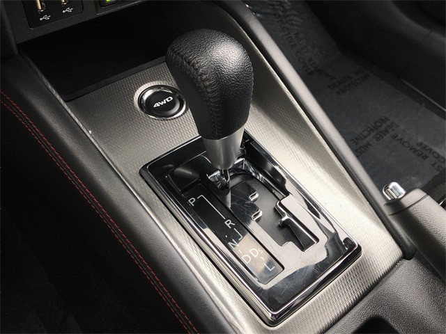 Mitsubishi Outlander Sport Vehicle Full-screen Gallery Image 25