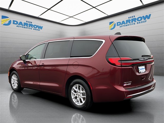 Chrysler Pacifica Vehicle Full-screen Gallery Image 03