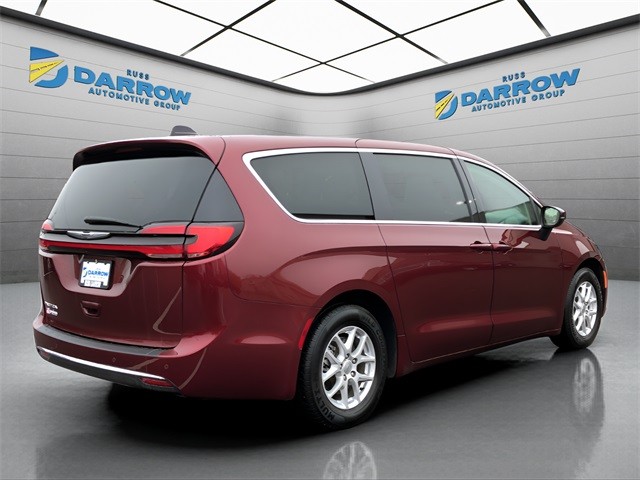Chrysler Pacifica Vehicle Full-screen Gallery Image 05