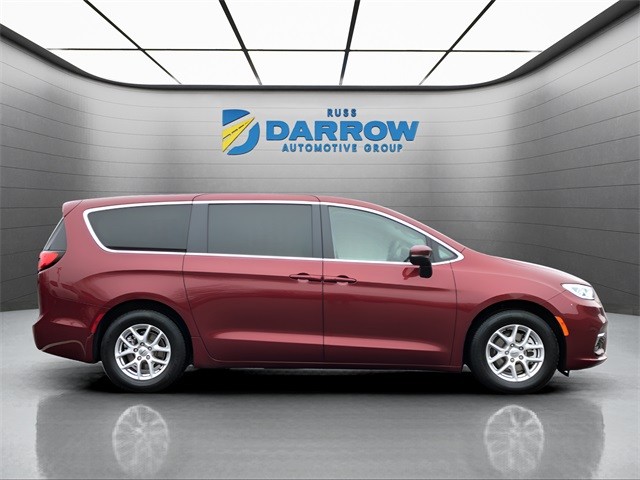 Chrysler Pacifica Vehicle Full-screen Gallery Image 06