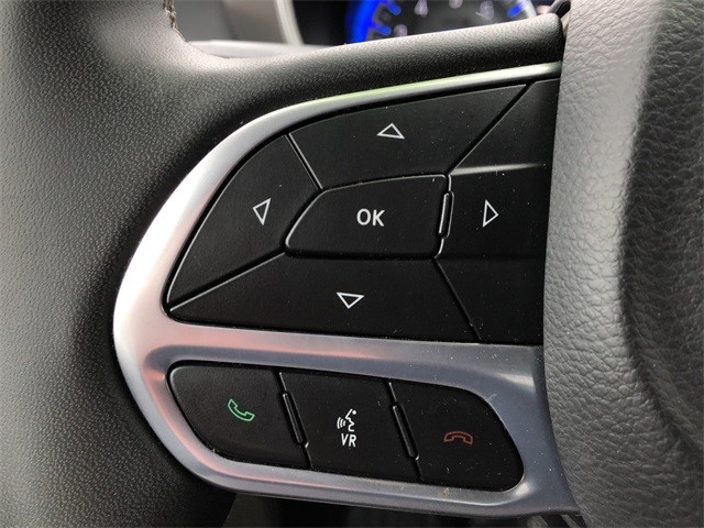 Chrysler Pacifica Vehicle Full-screen Gallery Image 09