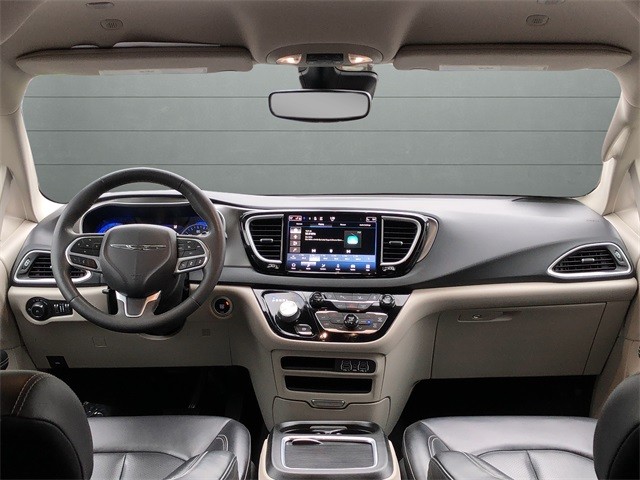 Chrysler Pacifica Vehicle Full-screen Gallery Image 12