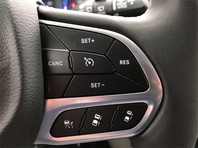 Chrysler Pacifica Vehicle Full-screen Gallery Image 17